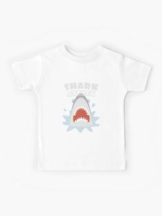 Camiseta para niños con la obra «Shark Attack» de Lapeticrafter | Redbubble Sharks, Party Themes