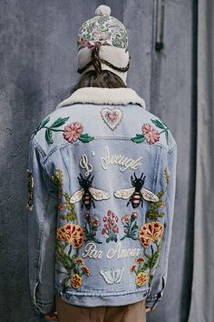 #streetstyle #style #streetfashion #fashion #outfit Embroidered Jean Jacket, Winter Mode, Denim Style, Embroidered Denim, Mode Inspo, Embroidered Jacket, 가을 패션, 2016 Fashion, Mode Inspiration