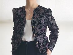 vintage floral blazer Great condition size like S/M. Model is 5'5'', 128 lbs, usually US size 5 Flat measurements: bust: 19'' (38'' around) length: 21'' Please contact me if you want international shipping! Etsy system is not supporting us using independent shipping system...Just send me a message and we can work it out! Follow us on Instagram (oldgemvintage) for more choices! * Please note that these are vintage clothing, and they may have slight signs of wear. I try my best to examine each pie Jacket Formal, Silk Trousers, Floral Blazer, Linen Jacket, Velvet Blazer, Vintage Blazer, Silk Pants, Blazer Black, Womens Blazers