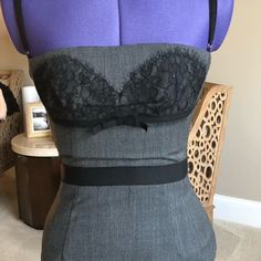 Bustier Top With Back Zipper And Boning. Perfect With Wide Leg Pants And Sexy Stilettos Bustier Top, Leg Pants, Wide Leg Pants, Fashion Looks, Dolce And Gabbana, Wide Leg, Zipper, Grey, Pants