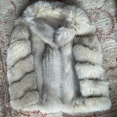 Great Condition Fox Fur Coat With Sections Of Leather Size Small Vintage Fox, Fox Fur Coat, Fox Fur, Limited Time, Fur Coat, Fox, Jackets & Coats, Jackets For Women, Leather