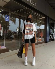 Mode Indie, Pics Inspo, Tomboy Style Outfits, Color Story, Inspo Board, Looks Street Style, Streetwear Fashion Women, Summer Fits, Swaggy Outfits