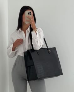 Classy Bags, Work Bags For Women, Corporate Baddie, Work Outfit Inspiration, Casual Work Outfits Women, Zara Bag, Work Fits