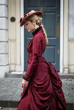 27 Excellent Victorian Steampunk Costumes For Women To Inspire You - Steampunko Steampunk Costume Women, Victorian Steampunk Costume, Steampunk Costumes, Gaun Abad Pertengahan, Walking Dress, Victorian Era Fashion, Steampunk Victorian, Old Dresses