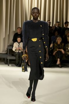 Maison Schiaparelli - Ready-to-Wear FALL-WINTER 2024/25 : 15 / 40 - LOOK 15 Winter Runway, Couture Looks, Midi Skirt Pencil, Knitwear Tops, Paris Fashion, Runway Fashion, Paris Fashion Week