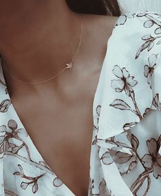 Simple Gold Chain Designs For Women, Necklace Design Ideas, Pendent Gold, Gold Necklace Design, Women Gold Necklace, Necklaces Trendy, Hand Jewelry Rings, Jewelry Necklace Simple, Necklace Styles