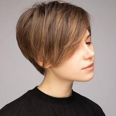 o possibile, lasciandoli asciugare un po’ all’aria prima di procedere con il phon; districarli delicatamente, con le ma Short Haircuts Ideas, Pixie Haircut Ideas, Haircuts Ideas, Textured Curly Hair, Amazing Hairstyles, Really Short Hair, Hairstyles For Girls, Hair Appointment, Shot Hair Styles