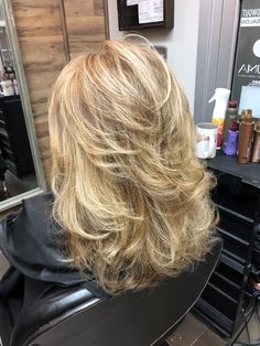 Feathered Hairstyles Medium, Curly Fine Hair, Blonde Layered Hair, Cut Layers, Hair Styles And Color, Haircuts For Long Hair With Layers, Haircuts For Medium Length Hair, Layered Haircuts For Medium Hair, Haute Hair