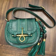 Adorable Green Gucci Bag. I Got This In Venice In About 2014. I Get Lots Of Complements. There Is West To The Leather And Show Discoloration But That Is Inevitable. Any Questions Please Ask. Green Gucci, Snaffle Bit, Gucci Purses, Bag Green, Purses Designer, Venice Italy, Green Leather, Green Bag, I Got This