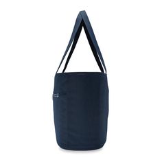 This Traveler Tote is a must-have for a life of travel. Make this your go-to bag on trips near and far. Its spacious capacity allows you to fit it all. Height Width Depth Weight US 13 in. 21 in. 7.5 in. 1.6 lbs EU 33 cm 53.3 cm 19.1 cm 0.7 kg INTERIOR FEATURES Interior lining is soft and inviting. Contrasting color makes finding contents easy Generous storage features a spacious interior with three elastic bloused pockets SpeedThru™ pocket provides convenient access to your stored items at secur Rolling Bag, Orange Line, Monogrammed Leather, Shopping Tote, Contrasting Colors, Monogram, Elastic, Travel, Leather