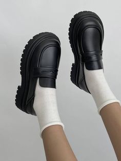 School Shoes Loafers, Chunky Shoes Outfit, School Loafers, Loafers Shoes Outfit, Loafers Aesthetic, Black School Shoes, Women Wedges, Shoes For School, Loafers Outfit