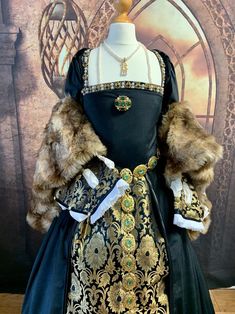 Tudor Gown Anne Boleyn Portrait Gown Black and Gold | Etsy Anne Boleyn Portrait, Gown Black And Gold, Tudor Tailor, Royalty Dress