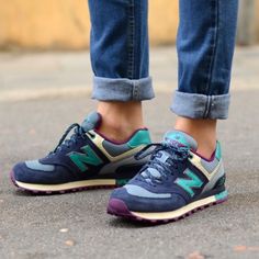 Ob Fitnessjunkie oder Couchpotato – New Balance verleiht deinem Look in jeder Situation den letzten Schliff! Vom komfortablen Street Style im angesagten 80s-Vintage-Look bis zum hochfunktionalen Running Shoe findest du hier garantiert deinen neuen Lieblings-Sneaker. Zapatillas New Balance, Keds Style, Shoe Wishlist, Sneakers Outfit, Best Sneakers, Pretty Shoes, Dream Shoes