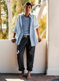 inspired by a beautiful piece of vintage French workwear we got our hands on a few years back. we found a fabric that brought comfort and ease into the mix… and we got to work. sewn from an airy cotton-linen blend, so you can take comfort with you... wherever you go. the lounge pant is a unisex garment, click here to s Desert Outfit Ideas, Linen Menswear, Desert Outfit, Bohemian Style Men, Italian Fashion Street, Imogene Willie, French Workwear, Denim T Shirt, The Lounge