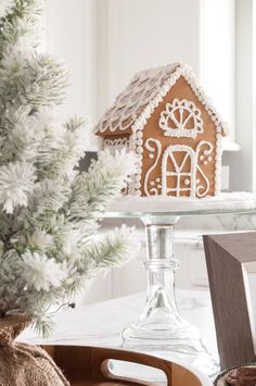 Get ready for a stress-free Christmas with these simple holiday prep tips designed for busy moms! From organizing gifts and planning meals to decorating on a budget, these steps will help you enjoy the holiday season without the overwhelm. Make your Christmas more joyful and manageable with these time-saving tips! Aesthetic Gingerbread House, Aesthetic Gingerbread, White Gingerbread House, Christmas Greenery Wreath, White Gingerbread, Gingerbread House Cookies, Gingerbread Christmas Decor, Gingerbread House Decorations, Diy Christmas Tree Ornaments