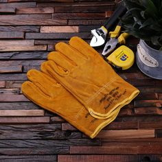 Personalized Leather Suede Gardening Construction Worker | Etsy Leather Gardening Gloves, Gifts For Carpenters, Handyman Gifts, Personalized Leather Gifts, Suede Texture, Leather Engraving, Gardening Gloves, Construction Worker, Work Gloves