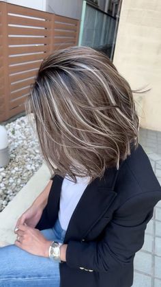 Grey Hair Transformation, Grey Hair Inspiration, Beach Hairstyles For Long Hair, Caramel Highlights, Blending Gray Hair, Gray Hair Highlights, Summer Hair Color For Brunettes, Beach Hairstyles