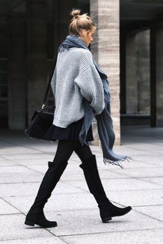 A Casual Way To Style Over-The-Knee Boots Mode Tips, Looks Pinterest, Fashion Trends Winter, Mode Casual, Looks Street Style, Mode Inspo, 가을 패션