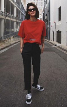 15 Outfits increíbles con Vans que amarás دورة شهرية, Look Grunge, Vans Outfit, Costume Noir, 5 Girls, Follow Instagram, Teen Vogue, Inspired Outfits, 가을 패션