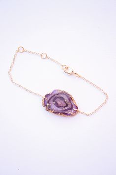 The Geode Bracelet is a handcrafted clay geode pendant AND each piece is one of a kind! This 18k gold-filled bracelet is very tarnish-resistant, ensuring it maintains its lustrous appearance, and it comes in a comfortable 6-7 inch length, making it a versatile and personalized accessory! Amethyst Geode, Buying Jewelry, Online Jewelry, Amazing Jewelry, Gold Filled, 18k Gold, Amethyst, Things To Come, Bracelet