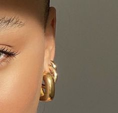 Gold Hoop Earrings Aesthetic, Hoop Earrings Aesthetic, Chunky Gold Jewelry, Busy Girl, Earrings Outfit, Chunky Gold Hoop Earrings, We Back, Earrings Aesthetic