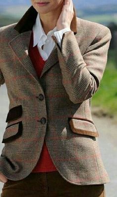 . Tweed Blazer Outfit, English Country Fashion, Mode Country, Blazer Sweater, Preppy Women, Blazer Outfit