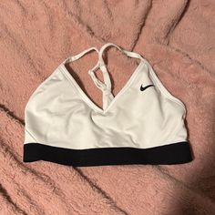 Never Worn Size Small Fitted White Gym Bra, White Fitted Workout Bra, Fitted White Workout Bra, White Fitted Bra For Gym, Fitted White Bra For Gym, Casual White Workout Bra, Fitted Casual White Bra, Casual White Fitted Bra, Casual Fitted White Bra