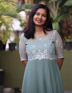 Plain Kurti Designs, Dress Designs For Stitching, Frock Models, Short White Dress Wedding, Simple Frock Design, Stylish Kurtis Design, Long Frock Designs, Simple Saree Designs, Long Gown Design