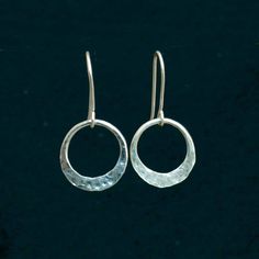 These Modern and Classic Dangle Earrings are made of 925 sterling silver, They are simple, stylish, and sleek. These Geometric Circle Hoop Earrings are handmade. They are lightweight so It won't even feel like you're wearing earrings, but you'll still standout. a ear-wire at the top of each hoop which allows them to free movement. Nickel Free Hypoallergenic. Stuff Type: Dangle Earring Metal : 925 Sterling silver Gemstone : NA Ideal For: Women, Girls World Wide Free Shipping. Shipping Services -U Tarnished Silver Jewelry, Hammered Jewelry, Hammered Hoop Earrings, Geometric Circle, Jewellery Ideas, Girls World, Sterling Silver Hoop Earrings, Earrings Drop, Modern Earrings