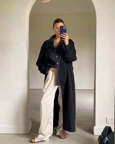 The Chic Outfit Anyone Can Re-Create Right This Second Black Trench Coat Outfits, 2023 Trench Coat, Black Trench Coat Outfit, Trench Coat Outfits, Feminine Skirt, Black Trench Coat, Trench Coat Outfit, Monochrome Outfit, All White Outfit