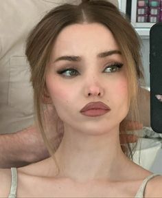 dove cameron 1🌕 Cameron Hair, Dove Cameron Tattoo, Dove Cameron Style, Palaye Royale, Cute Makeup Looks, Dove Cameron, Girls Makeup, Pretty Makeup, Cute Makeup