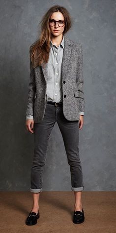 blazer gris Loafers Outfit, Rolled Up Jeans, Tomboy Chic, Mode Casual, Looks Street Style, Outfit Trends, Winter Trends, Tomboy Fashion, 가을 패션