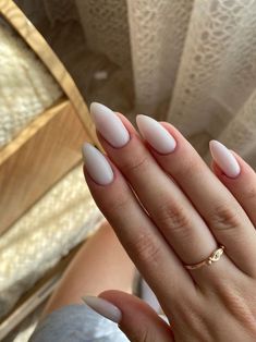 Oval White Nails, Chic Nail Designs Classy, Simple Nail Designs Classy, White Nails Simple, Nails Art Designs Summer, Summer Nails Art Designs, Summer Nail Art Designs, Summer Nails Art, Chic Nail Designs