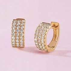 A top-notch front row. This huggie is elevated by its triple diamond row hand-crafted details. The solid gold design makes ir a timeless piece easy to wear it in every occasion. Luxury Diamond Huggie Earrings With Single Cut Diamonds, Luxury Diamond Round Cut Huggie Earrings, Luxury Diamond Huggie Earrings Round Cut, Luxury Diamond Huggie Earrings, Luxury Brilliant Cut Diamond Huggie Earrings, Classic Diamond Huggie Earrings With Pave Setting, Timeless Diamond Huggie Earrings With Pave Setting, Timeless Diamond Huggie Earrings With Diamond Accents, Luxury Diamond Huggie Earrings For Weddings