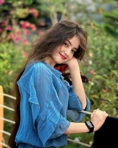 Hidden Face Aesthetic, शादी की तस्वीरें, Beautiful Blonde Hair, Gals Photos, Long Hair Pictures, Face Aesthetic, Best Pose For Photoshoot, Beautiful Style, Girls Dp