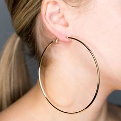 Brand New There Is No Replacement For A Classic Hoop. Be Sure To Add This Polished Gold Hoop To Your Collection. 3.5 Inch Cameo Earrings, Big Hoop Earrings, Classy Jewelry, Large Hoop Earrings, Earrings In Gold, Crystal Drop Earrings, Earrings Minimalist, Shell Earrings, Kenneth Jay Lane