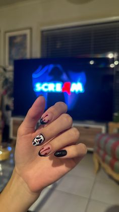 Scream
Ghost face 
Halloween 
Blood drip 
Bloody
Nails 
Inspo Nail Ideas Ghost Face, Scream Inspired Nails Short, Halloween Nails Short Ghost Face, Ghostface Short Nails, Holloween Nails 2023, Short Dark Nails Acrylic, Cool Halloween Nail Designs, Halloween Nail Designs Scream, Ghost Face Halloween Nails