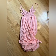 Women’s Small (2-4) Brand New Never Worn. Beautiful Dress, Just No Longer Fits Me. Light Pink In Color And Open Back. Knot Tied At Bottom For A Summer Flow But Can Remove. Spring Beach Maxi Dress With Knotted Straps, Pink Maxi Dress With Tie Straps For Summer, Casual V-neck Dress With Knotted Straps, Fitted Maxi Dress With Knotted Straps For Spring, Spring Dresses With Knotted Straps For Daywear, Pink Summer Maxi Dress With Tie Back, Pink Tie Back Maxi Dress For Summer, Pink Tie Straps Maxi Dress For Beach, Pink V-neck Sundress With Tie Back