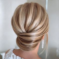 Wedding Chignon Updo How To Style Short Hair For Special Occasion, Blonde Chignon, Mob Hair, Neck Length Hair, Mother Of The Groom Hairstyles, Updos For Short Hair, Sanggul Modern, Lisa Hair, Chignon Updo