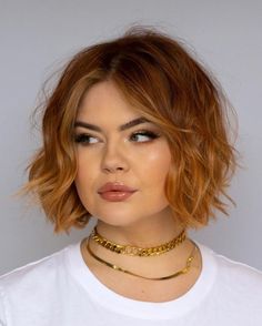 Cabelo Plus Size, Fat Face Haircuts, Faces Women, Unnatural Hair Color, Chubby Face Haircuts, Choppy Haircuts, Short Shag Haircuts, Layered Bob Haircuts, Chop Chop