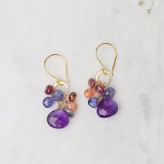 Gold Hammered Circle Link  Amethyst & Sunstone Earrings Sunstone Earrings, Green Amethyst Earrings, Colored Gemstones, Jewelry Post, Stacked Jewelry, Beaded Jewelry Patterns, Mystic Topaz, Long Pendant, Amethyst Earrings