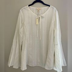 White Flowy Blouse W/Bell Sleeves, New With Tags Vintage Womens Outfits, Flowy White Cotton Blouse, White Flowy Peasant Top, Flowy Shirt Outfit, White Flowy Breezy Blouse, White Long Sleeve Feminine Peasant Top, Women White Bell Sleeve Shirt, White Fringe Top, White Flowy Top