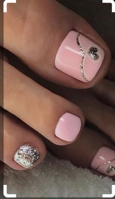 Heart Pedicure Designs, Toes Nails Designs, Toes Nails Colors, Toes Nail Art, Foot Nail Art, Nail Designs Easy Diy, Easy Toe Nail Designs, Foot Nail