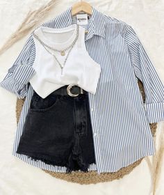 Blue Button Down Shirt Outfit, Outfit Casual Verano, Outfit Verano, European Outfit, Outfit Primavera, London Outfit, Classy Casual Outfits, Day Outfit