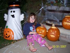 2000s Halloween Aesthetic, Halloween 2000s, Fall Nostalgia, Childhood Halloween, 2000s Halloween, Halloween Nostalgia, Halloween Memories, Nostalgic Halloween, Somebody's Watching Me