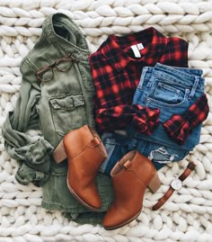 Vestiti In Jeans, Cognac Boots, Flannel Outfits, Stylish Fall Outfits, Minimal Chic, Fall Fashion Trends, 가을 패션, Casual Fall Outfits