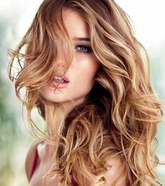 caramel highlights on light brown base. wish I could get my hair to look like this Jahodová Blond, Brown Wavy Hair, Caramel Hair, Brown Blonde Hair, Long Blonde, Brown Hair With Highlights, Long Blonde Hair, Strawberry Blonde, Dark Brown Hair