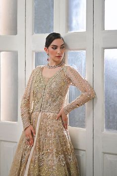 The Perfect Blend: Open Gown and Lehenga Style in Pakistani Bridal Dress Bridal Lehenga Pakistani, Pakistani Gown, Pakistani Bridal Lehenga, Pakistani Bridal Dress, Lehenga Gown, Lehenga Style, Net Dupatta, Pakistani Bridal, Intricate Designs