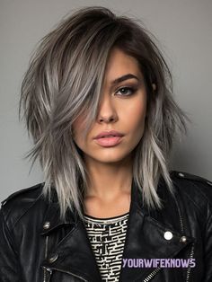 24 Fresh and Fabulous Short Haircuts to Rock This Summer Silver Hair Ideas For Brunettes, Grey Hair Shoulder Length, Shoulder Length Gray Hair With Bangs, Silver Hair With Dark Roots, Haircuts Women, Hair Blowout, Braid Videos, Tutorial Hair, Art Hair