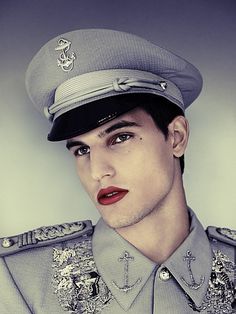 Inexmoda - Sala de Prensa Male Makeup, Androgynous Fashion, Club Kids, Red Lipstick, Military Uniform, 인물 사진, Mode Inspiration, Gay Pride, Catsuit